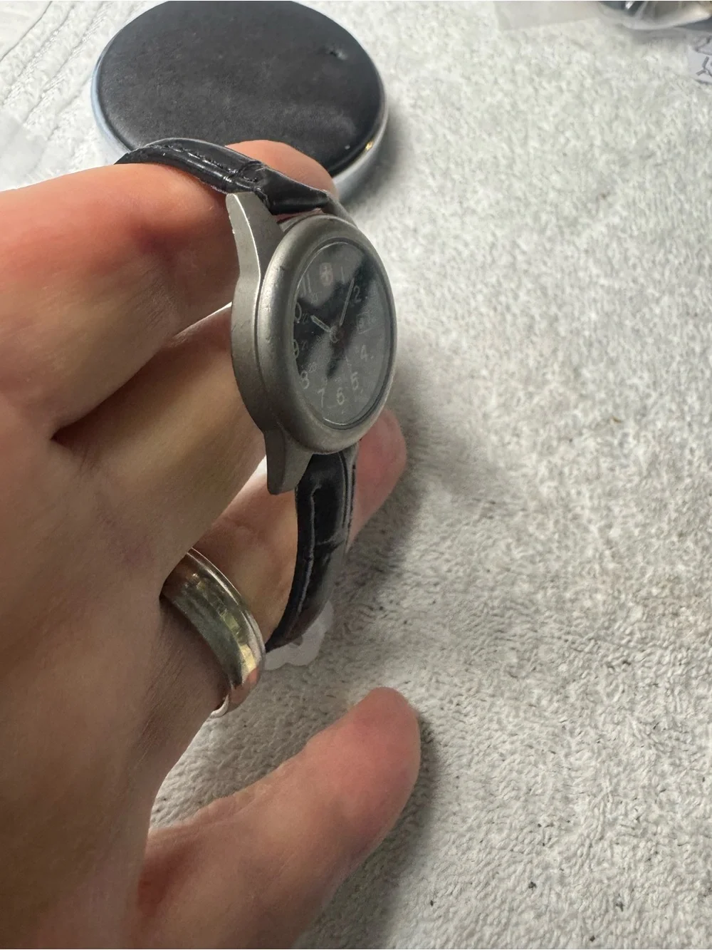 Swiss Quartz 50M Black Dial Wristwatch with Date
